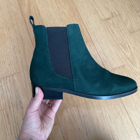BRAND NEW Green suede ankle boots. Size 6.5 (European 37) L’intervalle - Picture 2 of 6